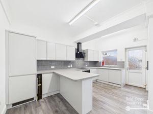 Kitchen- click for photo gallery